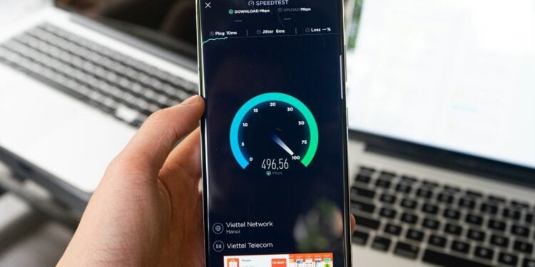black samsung android smartphone displaying icons